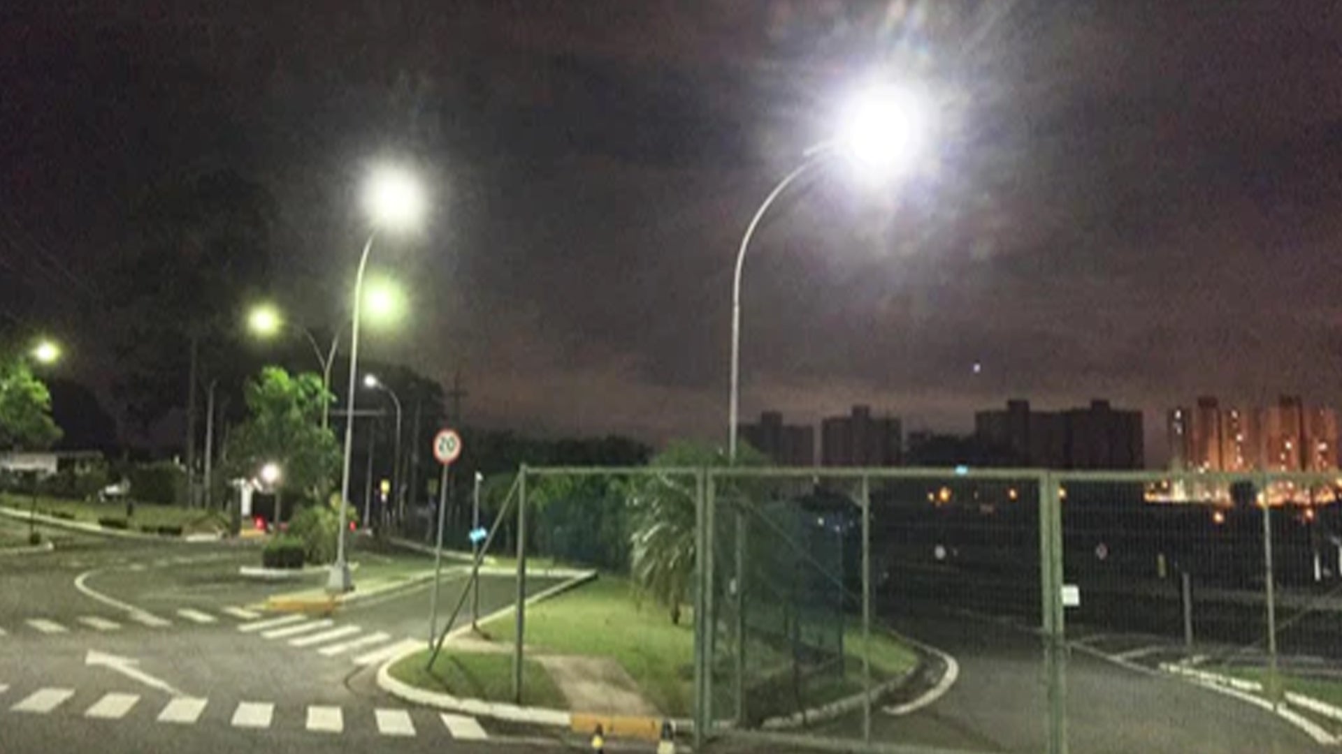 50w 60w All in one solar street light use in Brazil project